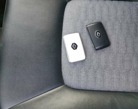 Серый Рено Зое, объемом двигателя 0 л и пробегом 109 тыс. км за 12900 $, фото 13 на Automoto.ua