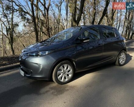 Серый Рено Зое, объемом двигателя 0 л и пробегом 43 тыс. км за 11600 $, фото 2 на Automoto.ua