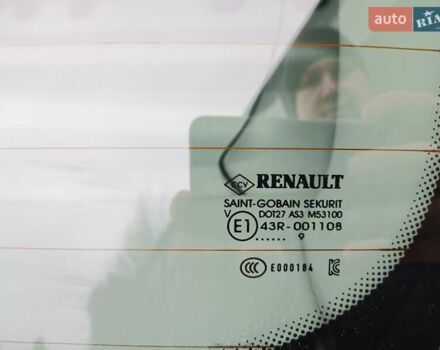 Серый Рено Зое, объемом двигателя 0 л и пробегом 80 тыс. км за 10300 $, фото 18 на Automoto.ua