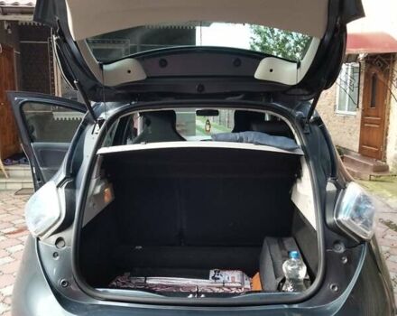 Серый Рено Зое, объемом двигателя 0 л и пробегом 112 тыс. км за 10000 $, фото 1 на Automoto.ua