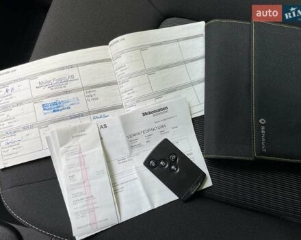Серый Рено Зое, объемом двигателя 0 л и пробегом 92 тыс. км за 9777 $, фото 32 на Automoto.ua