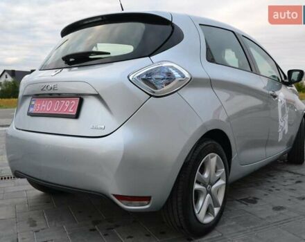 Серый Рено Зое, объемом двигателя 0 л и пробегом 37 тыс. км за 9900 $, фото 4 на Automoto.ua