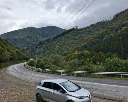 Серый Рено Зое, объемом двигателя 0 л и пробегом 36 тыс. км за 10500 $, фото 30 на Automoto.ua