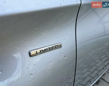 Серый Рено Зое, объемом двигателя 0 л и пробегом 72 тыс. км за 10100 $, фото 31 на Automoto.ua