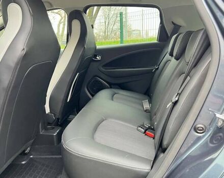 Серый Рено Зое, объемом двигателя 0 л и пробегом 92 тыс. км за 10800 $, фото 2 на Automoto.ua