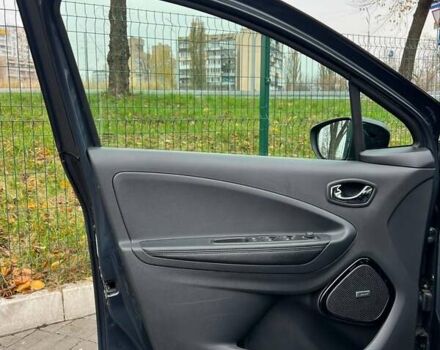 Серый Рено Зое, объемом двигателя 0 л и пробегом 92 тыс. км за 10800 $, фото 8 на Automoto.ua