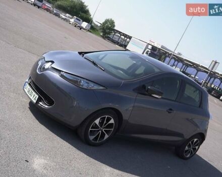 Серый Рено Зое, объемом двигателя 0 л и пробегом 126 тыс. км за 10000 $, фото 10 на Automoto.ua