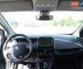 Серый Рено Зое, объемом двигателя 0 л и пробегом 126 тыс. км за 10000 $, фото 22 на Automoto.ua
