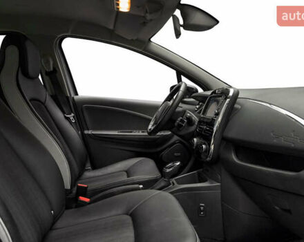 Серый Рено Зое, объемом двигателя 0 л и пробегом 95 тыс. км за 7600 $, фото 10 на Automoto.ua