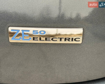 Сірий Рено Зое, об'ємом двигуна 0 л та пробігом 42 тис. км за 12950 $, фото 59 на Automoto.ua