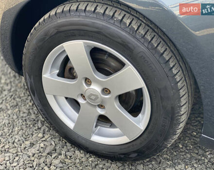 Серый Рено Зое, объемом двигателя 0 л и пробегом 112 тыс. км за 9800 $, фото 64 на Automoto.ua