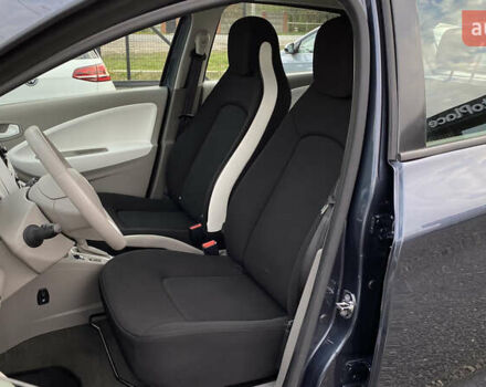 Серый Рено Зое, объемом двигателя 0 л и пробегом 112 тыс. км за 9800 $, фото 41 на Automoto.ua