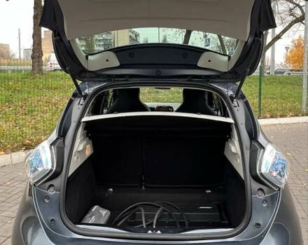 Серый Рено Зое, объемом двигателя 0 л и пробегом 92 тыс. км за 10800 $, фото 13 на Automoto.ua