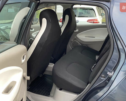 Серый Рено Зое, объемом двигателя 0 л и пробегом 112 тыс. км за 9800 $, фото 40 на Automoto.ua