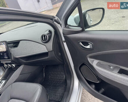 Серый Рено Зое, объемом двигателя 0 л и пробегом 4 тыс. км за 13700 $, фото 36 на Automoto.ua