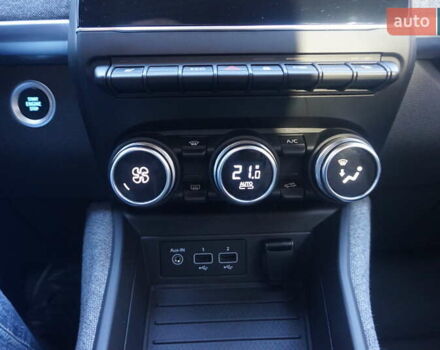 Серый Рено Зое, объемом двигателя 0 л и пробегом 174 тыс. км за 12000 $, фото 35 на Automoto.ua