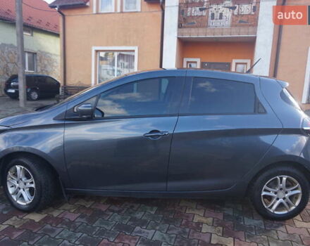 Серый Рено Зое, объемом двигателя 0 л и пробегом 174 тыс. км за 12000 $, фото 19 на Automoto.ua