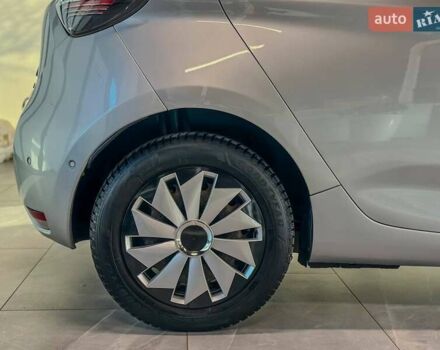 Серый Рено Зое, объемом двигателя 0 л и пробегом 124 тыс. км за 11200 $, фото 7 на Automoto.ua