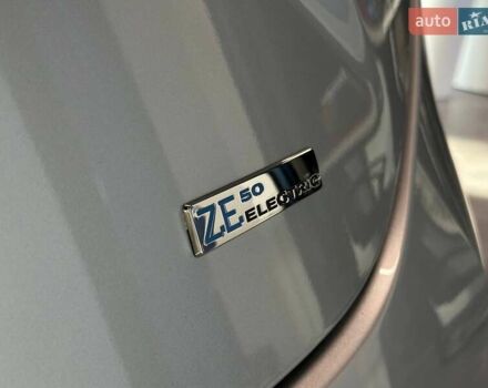 Серый Рено Зое, объемом двигателя 0 л и пробегом 124 тыс. км за 11200 $, фото 32 на Automoto.ua
