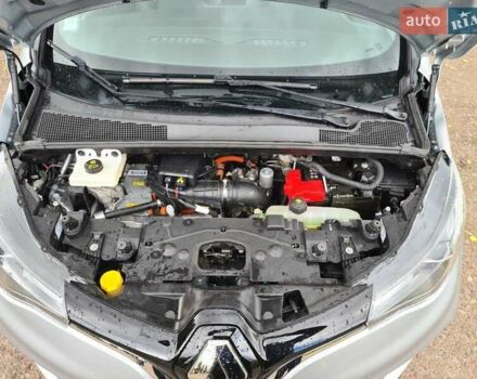 Серый Рено Зое, объемом двигателя 0 л и пробегом 93 тыс. км за 11950 $, фото 9 на Automoto.ua