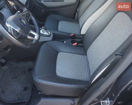 Серый Рено Зое, объемом двигателя 0 л и пробегом 174 тыс. км за 12000 $, фото 26 на Automoto.ua