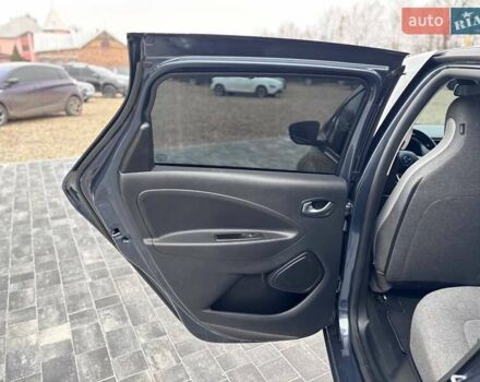 Серый Рено Зое, объемом двигателя 0 л и пробегом 153 тыс. км за 11799 $, фото 12 на Automoto.ua