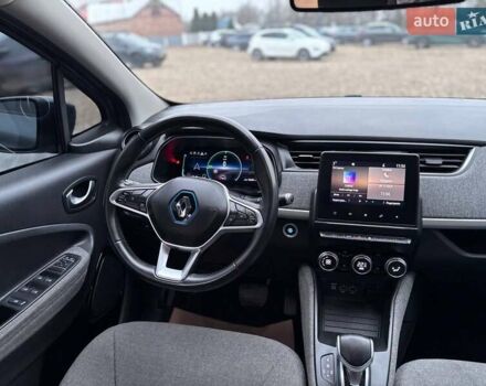 Серый Рено Зое, объемом двигателя 0 л и пробегом 153 тыс. км за 11799 $, фото 16 на Automoto.ua