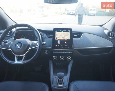 Серый Рено Зое, объемом двигателя 0 л и пробегом 174 тыс. км за 12000 $, фото 49 на Automoto.ua