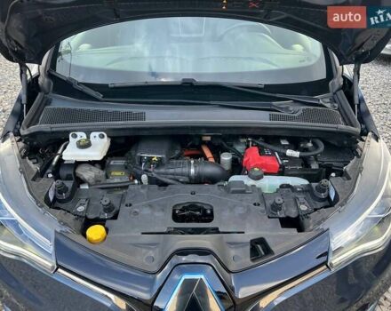 Серый Рено Зое, объемом двигателя 0 л и пробегом 92 тыс. км за 13999 $, фото 36 на Automoto.ua