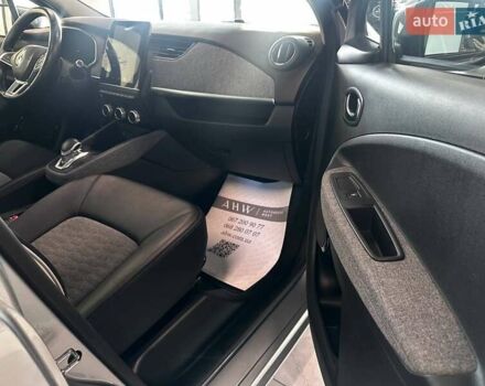 Серый Рено Зое, объемом двигателя 0 л и пробегом 124 тыс. км за 11200 $, фото 35 на Automoto.ua