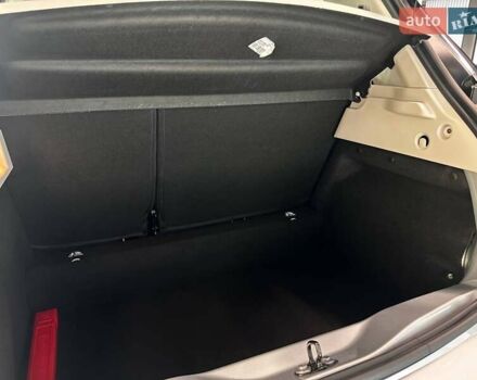 Серый Рено Зое, объемом двигателя 0 л и пробегом 124 тыс. км за 11200 $, фото 33 на Automoto.ua