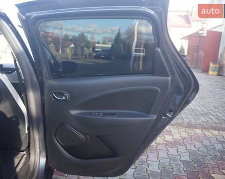 Серый Рено Зое, объемом двигателя 0 л и пробегом 174 тыс. км за 12000 $, фото 42 на Automoto.ua