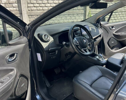Серый Рено Зое, объемом двигателя 0 л и пробегом 129 тыс. км за 13700 $, фото 13 на Automoto.ua