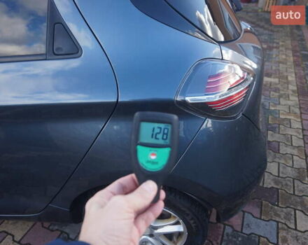 Серый Рено Зое, объемом двигателя 0 л и пробегом 174 тыс. км за 12000 $, фото 75 на Automoto.ua