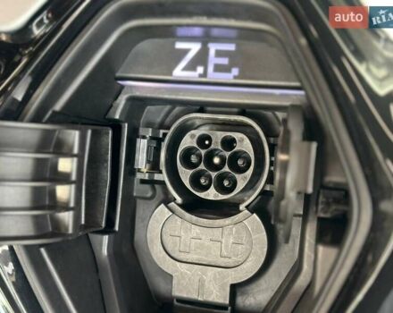 Серый Рено Зое, объемом двигателя 0 л и пробегом 124 тыс. км за 11200 $, фото 38 на Automoto.ua