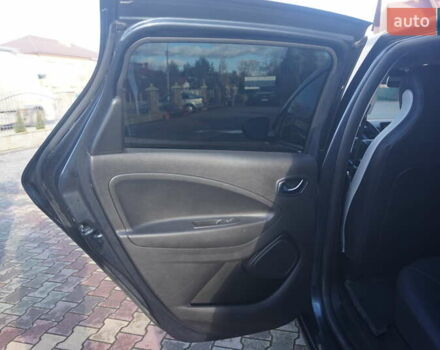 Серый Рено Зое, объемом двигателя 0 л и пробегом 174 тыс. км за 12000 $, фото 45 на Automoto.ua