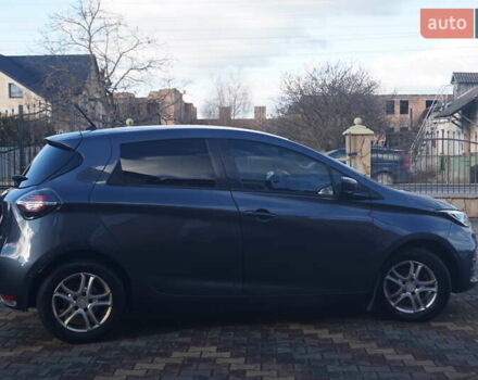 Серый Рено Зое, объемом двигателя 0 л и пробегом 174 тыс. км за 12000 $, фото 6 на Automoto.ua