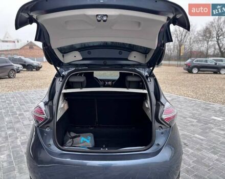 Серый Рено Зое, объемом двигателя 0 л и пробегом 153 тыс. км за 11799 $, фото 21 на Automoto.ua