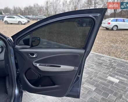Серый Рено Зое, объемом двигателя 0 л и пробегом 153 тыс. км за 11799 $, фото 24 на Automoto.ua
