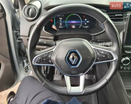 Серый Рено Зое, объемом двигателя 0 л и пробегом 92 тыс. км за 11900 $, фото 26 на Automoto.ua
