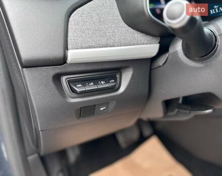 Серый Рено Зое, объемом двигателя 0 л и пробегом 153 тыс. км за 11799 $, фото 11 на Automoto.ua