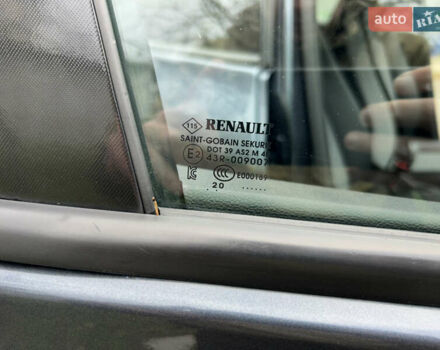 Серый Рено Зое, объемом двигателя 0 л и пробегом 16 тыс. км за 14800 $, фото 42 на Automoto.ua