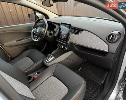 Сірий Рено Зое, об'ємом двигуна 0 л та пробігом 77 тис. км за 13350 $, фото 25 на Automoto.ua