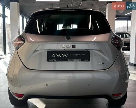 Серый Рено Зое, объемом двигателя 0 л и пробегом 124 тыс. км за 11200 $, фото 40 на Automoto.ua