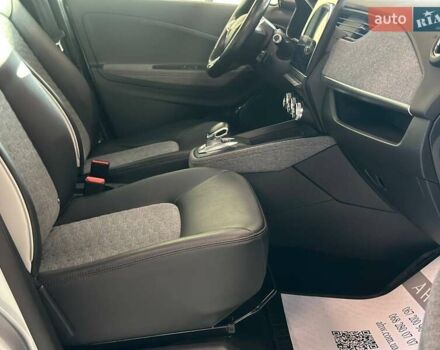 Серый Рено Зое, объемом двигателя 0 л и пробегом 124 тыс. км за 11200 $, фото 37 на Automoto.ua