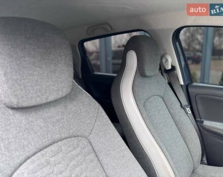 Серый Рено Зое, объемом двигателя 0 л и пробегом 153 тыс. км за 11799 $, фото 28 на Automoto.ua