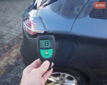 Серый Рено Зое, объемом двигателя 0 л и пробегом 174 тыс. км за 12000 $, фото 77 на Automoto.ua