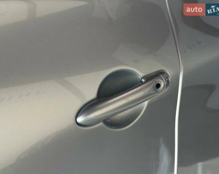 Серый Рено Зое, объемом двигателя 0 л и пробегом 124 тыс. км за 11200 $, фото 14 на Automoto.ua