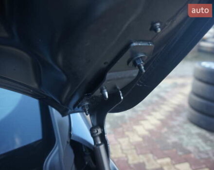 Серый Рено Зое, объемом двигателя 0 л и пробегом 174 тыс. км за 12000 $, фото 55 на Automoto.ua