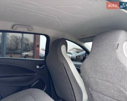 Серый Рено Зое, объемом двигателя 0 л и пробегом 153 тыс. км за 11799 $, фото 25 на Automoto.ua